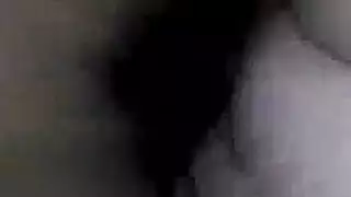 فتاة وقحة تخلع ملابسها وتأخذ حمولة رجل متزوج