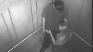 كاميرا سرية في جناح خاص تصور عملية جماعية صريحة