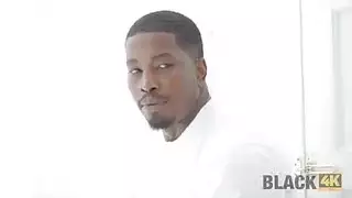 نيك اتجيلا ويت