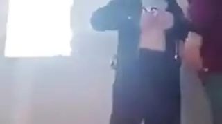 تلاميذ مشاغبون: جنس شرجي على السطح أثناء الاستراحة