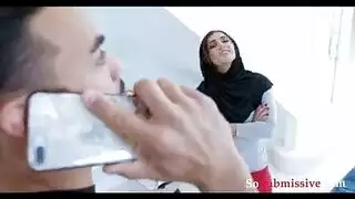 بلا ملابس داخلية، انتصاب فوري – جلسة نيك قاسية تبدأ الآن