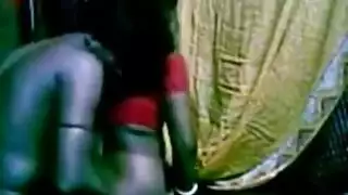 فيتش الجوارب الإباحية: زوجة وحيدة تستمني بنايلونها