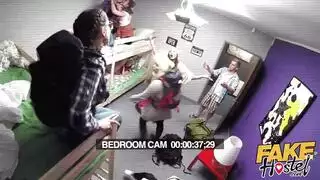 السكرتيرة كبيرة الصدر تتلقى عقابًا مكتبيًا صارمًا