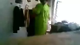 العم ينيك بنت اخوه الصغيرة