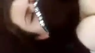 شرموطة بدوية بزاز كبيرة تخون زوجها لتمارس الجنس في السيارة