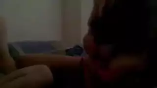 مهرجان جنس ساحلي: شقراء تبتلع السائل المنوي تحت الشمس