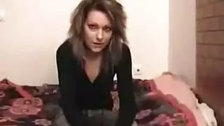 نجم إباحي ياباني يختنق على قضيب سميك