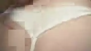 محجبة مثيرة تبرز ثدييها الناعمين في العلن