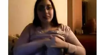 بث مباشر صريح: أثداء ضخمة في إباحية أجنبية