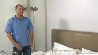 زوجان يغوصان في الإيلاج المزدوج