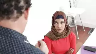 أخت تحقق حلم أخيها غير الشقيق وتتناك بزبه الطويل