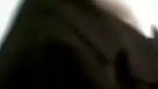 فتاة محجبة تمص قضيب مديرها في شقته