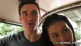 9 عاما أظافر طويلة العربية