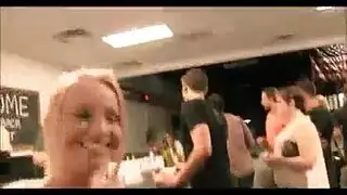 خيال داني: شقراء ذات شعر مجعد تُضاجع بواسطة فحل أسود