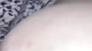 حلوات كاليفورنيا: مراهقات عربيات في تجميع فوضوي للطعام والاستمناء