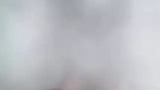 بورن صديقة عذراء: تمديد فتحاتها الضيقة لأول مرة