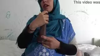 إباحية فرنسية صريحة: جزائرية كبيرة الصدر تحصل على شرج عنيف وقذف على الوجه