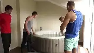 فتاة هاوية تلتهي فرجها بلعبة جنسية