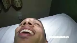 الجمال العربي يُهيمن عليه ويُملأ بالسائل المنوي من قبل إله العضلات اللاتيني