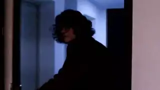 ممثلة إباحية تأخذ قضيبًا سميكًا في أوضاع قوية متعددة