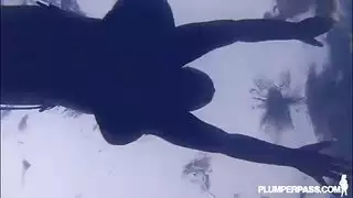 فتيات عاريات في حمام الساونا