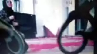 فتاة عربية تجرب النيك من سيح اجنبي لاول مرة من الطيز الم وتصوير مخفي