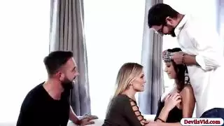 جيران تبادل نيك بناتهم