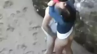 جنس علني على الشاطئ: فتاة تونسية جامحة تُدَق بقوة