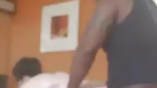 تصوير فيلم إباحي صريح سري لشابين مراهقين أثناء خروج الوالدين