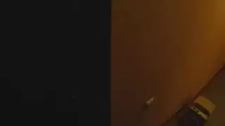 متعة مزدوجة: سمراء تمص وتركب القضيب حتى الانفجار