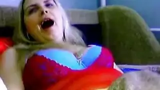 عرض كام إكس إكس إكس: ريجير مامي تلعق بشرتها الداكنة على المرتبة