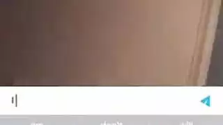 زوجان هاويان يصوران جماعهما الخام: التركيز على أثدائها الطبيعية العملاقة