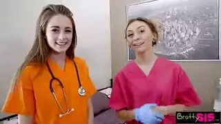 لا سراويل داخلية، فقط كسي الضيق مستعد للامتلاء