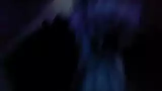 عزابي قاسي: تمارس الجنس مع نفسها ب لعبة كبيرة